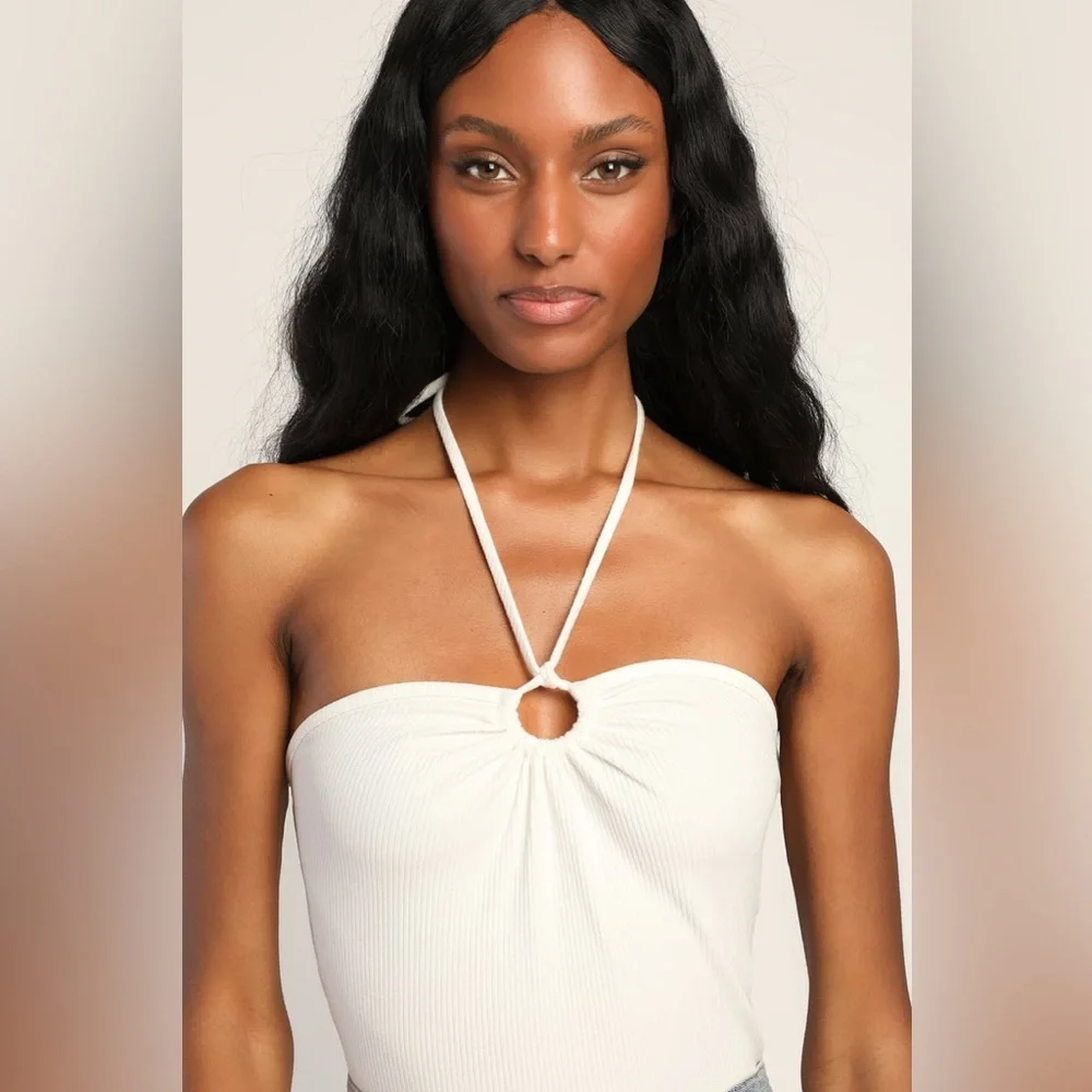 Lulu’s Keyhole Ribbed Crop Top - Picture 3 of 9